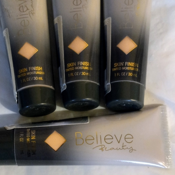 BELIEVE BEAUTY SKIN FINISH TINTED MOISTURIZER 1 FL OZ/30 ML COLOR PORCELAIN (4) - Picture 2 of 4